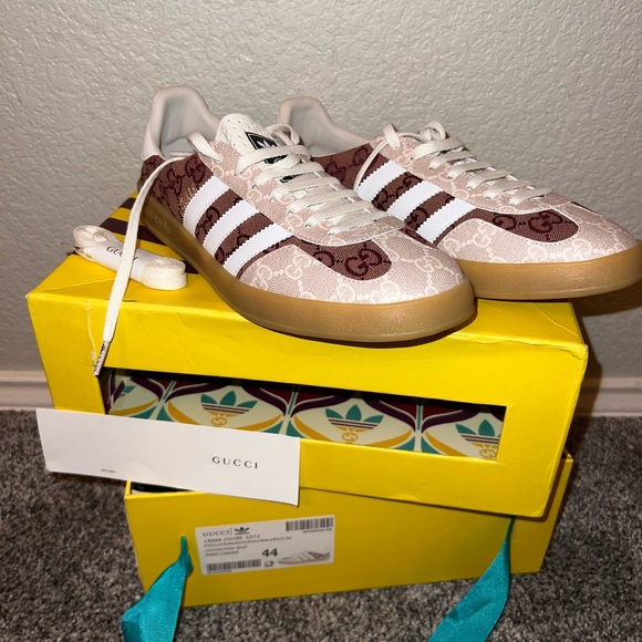 Gucci x Adidas Gazelle Sneakers - Picture 3 of 6